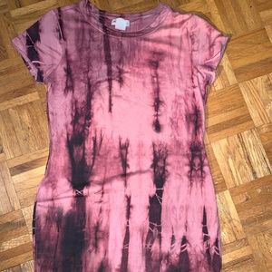 5/$30☘️ Tye-Dye Hem Tee Dress